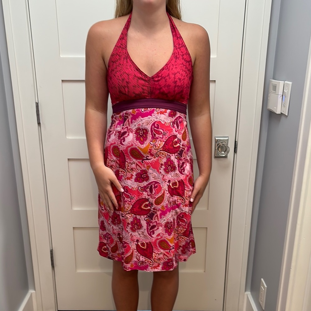 Athleta cute Pink Red Halter Backless Paisley Dress size 8